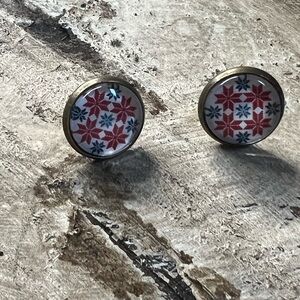 Gold and Red Star Pattern Earrings‎